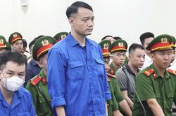 Giám đốc công ty dược và cựu cán bộ công an hầu tòa vì đưa hối lộ và lừa đảo