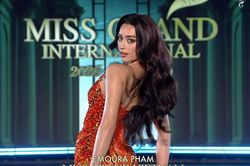 Hoa hậu Emoura Phạm bị vấp, bật tung vương miện tại Miss Grand International