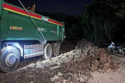 Kịp thời ngăn chặn vụ đổ trộm đất thải tại khu đất ven đường Hoàng Sa