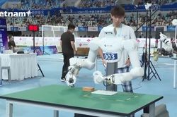 Robot hình người tranh tài với những thử thách mô phỏng đời thực