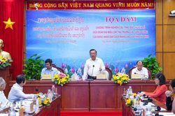 Chia sẻ kinh nghiệm xây dựng hệ thống chính trị với Đoàn cán bộ Lào