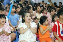 Trung thu thanh bình với trẻ em ở xóm trọ