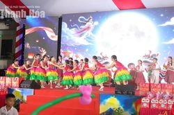 Mang tiếng cười và sự quan tâm, sẻ chia đến với trẻ em nơi biên giới Yên Khương