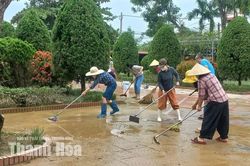 Tăng cường công tác vệ sinh môi trường tại các cơ sở giáo dục sau mưa lũ