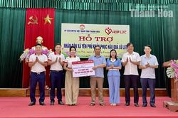 Trao 273 suất quà hỗ trợ người dân bị ảnh hưởng do mưa lũ