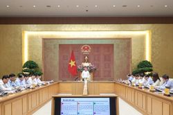 Thủ tướng yêu cầu điều chuyển vốn, gỡ nút thắt vật liệu cho dự án giao thông trọng điểm