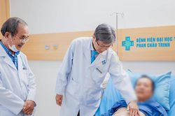 Phẫu thuật nội soi 5 giờ cứu bệnh nhân có ca gan mật phức tạp