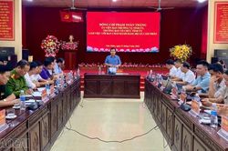 Đồng chí Trưởng Ban Tổ chức Tỉnh ủy Phạm Toàn Thắng làm việc với Đảng bộ xã Cảm Nhân