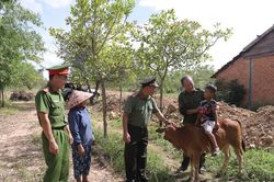 Công an Cư Jút thi đua 'Gần dân nhất'