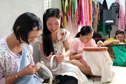 Chung tay tạo việc làm cho người yếu thế