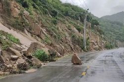 Cảnh báo nguy cơ sạt lở đất, đá trên tuyến đường tỉnh 701 Khánh Hòa