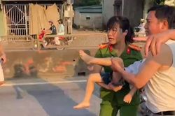 Cảnh sát cơ động kịp thời cứu sống bé trai 4 tuổi nguy kịch giữa đường