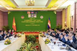 Hải quan Việt Nam và Hải quan Campuchia hợp tác chống buôn lậu