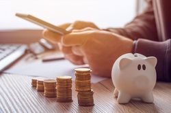 CASA suy giảm, ngân hàng làm gì để giữ dòng vốn giá rẻ?