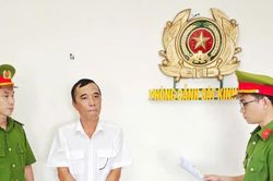 Cán bộ thuế ở Vĩnh Long 'xộ khám' vì xuất khống 441 hóa đơn