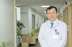 Giám đốc Bệnh viện Ung bướu Hà Nội uỷ quyền điều hành bệnh viện cho Phó Giám đốc