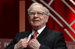 Tỷ phú Warren Buffett rời ghế Chủ tịch Berkshire Hathaway ở tuổi 96: Thông điệp 4 chữ đúc kết mức sinh lời hơn 6 triệu phần trăm