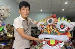 Người giữ nghề làm đầu lân thủ công ở phố cổ Hội An