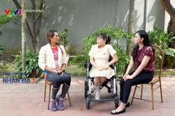 21 lần bị từ chối việc làm, cô gái bị bại não quyết không bỏ cuộc!