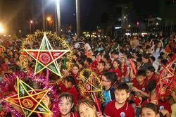 Rộn ràng Tết Trung thu, ngập tràn tiếng cười trẻ thơ