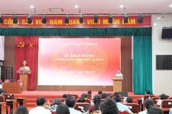 Đảng ủy UBND TP Hà Nội khai giảng lớp bồi dưỡng nhận thức về Đảng