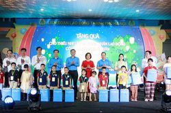 Ấm áp chương trình 'Vui hội Trăng rằm' dành cho con công nhân lao động
