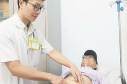 Đau bụng âm ỉ, cụ ông 82 tuổi phát hiện u nhầy ruột thừa hiếm gặp