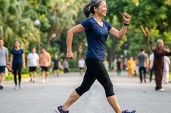 Đi bộ ngắn nhưng nhanh: Bí quyết sống khỏe, sống thọ cho người bận rộn