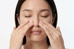 5 bài tập yoga cho khuôn mặt hỗ trợ săn chắc làn da
