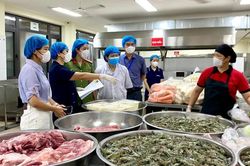 Kiểm tra bếp ăn trường học, truy xuất nguồn gốc mã nhập thực phẩm