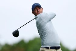 Golfer số 2 thế giới thích đọc sách giấy