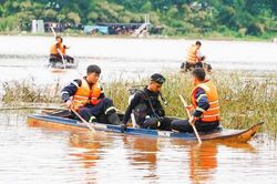 Tìm thấy thi thể nghi phụ nữ bị nước cuốn cùng ôtô