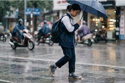 Ba đôi giày đều ướt và bức thư khiến học trò nhẹ nhõm