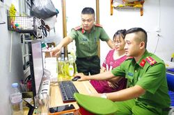 Mua rượu trôi nổi trên không gian mạng, gắn mác 'đặc sản' bán trên TikTok