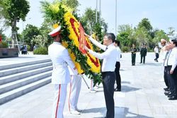 Thủ tướng Lê Minh Hưng dâng hương tại Khu di tích quốc gia đặc biệt Bến K15
