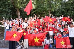 Sắc đỏ Việt Nam giữa Tuần lễ bạc