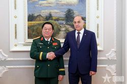 Đại tướng Nguyễn Trọng Nghĩa chào xã giao Thư ký Hội đồng An ninh Quốc gia Cộng hòa Belarus