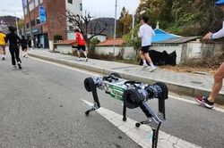 Robot đầu tiên trên thế giới hoàn thành cự ly marathon