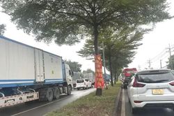 Sửa cầu Ông Lớn kéo dài gây ùn tắc đường Nguyễn Văn Linh