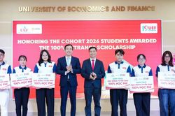 Trao 30 tỷ đồng học bổng cho tân sinh viên