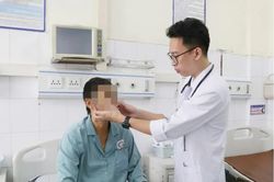 Uống thuốc nam 1 tuần, người đàn ông 45 tuổi vàng da tăng gấp 42 lần