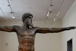 Thần Zeus hay thần Poseidon? Bí ẩn lớn nhất của một kiệt tác Hy Lạp cổ