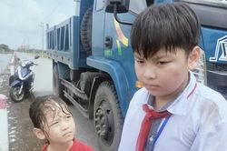 Nam sinh lớp 11 ở Ninh Bình dũng cảm cứu hai em nhỏ bị ngã sông