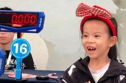 Bí quyết thành tài của bé gái phá kỷ lục Rubik thế giới