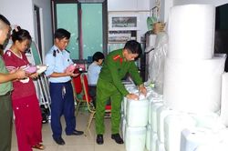 Ninh Bình: Phát hiện cơ sở kinh doanh gần 1.800 lít rượu không nguồn gốc, bán trên TikTok Shop