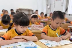 Thiếu SGK đầu năm học: Vì sao đã dùng một bộ sách vẫn xảy ra đứt gãy cung ứng?