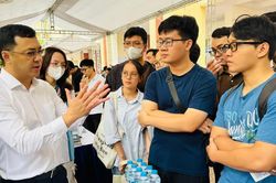 Cơm, áo không đùa với sinh viên ngành y