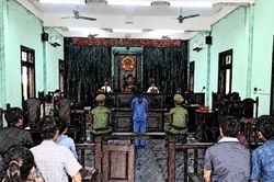 Nước mắt người mẹ trẻ