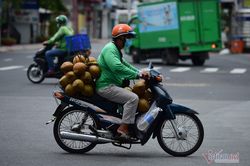 Vấn đề an sinh cơ bản từ câu chuyện ở một hãng gọi xe công nghệ