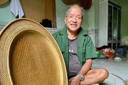 Nghệ nhân 84 tuổi giữ nghề đan lát của đồng bào Cơ Tu